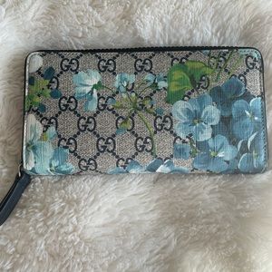 Authentic Gucci Bloom wallet